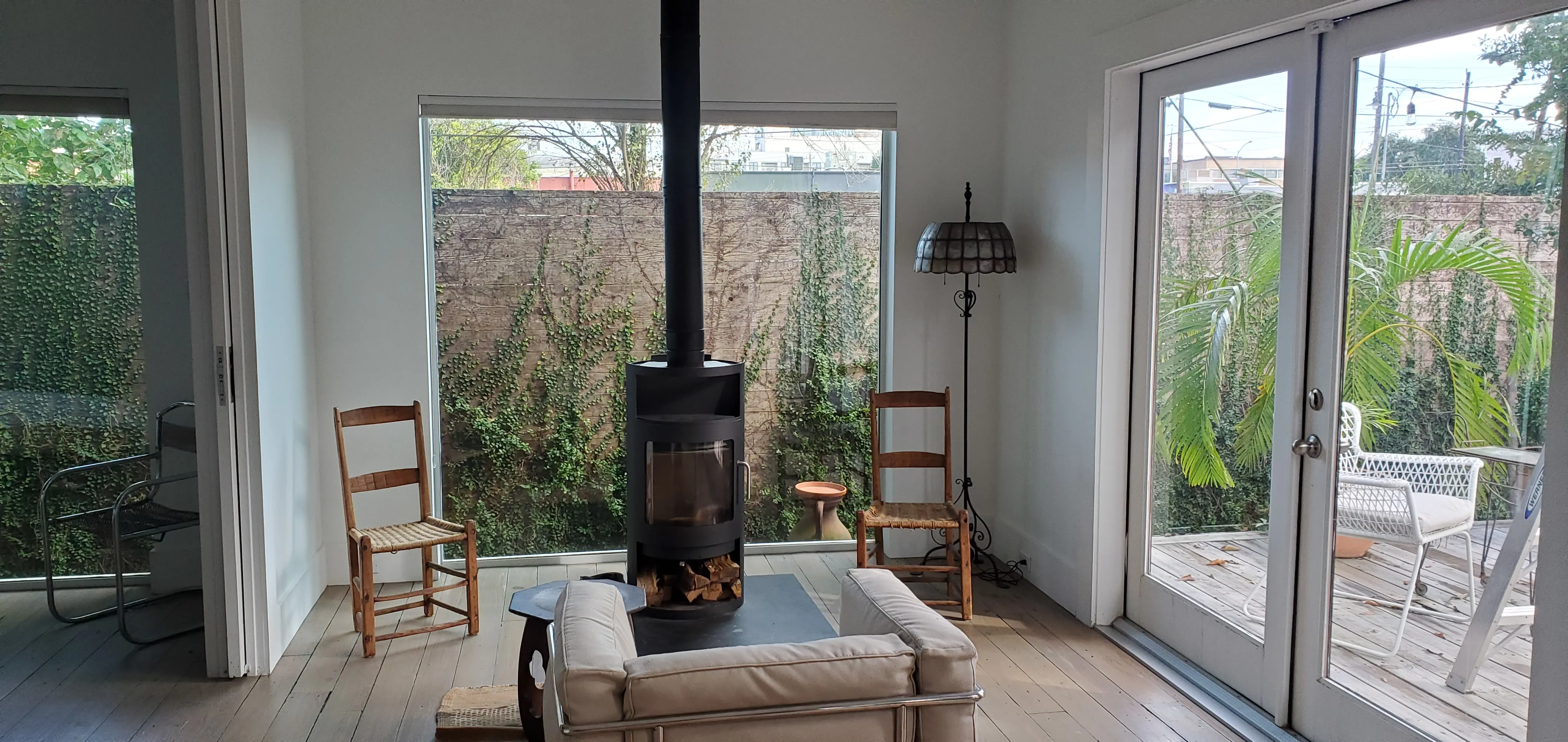 Modern wood-burning fireplace, Southampton neighborhood Houston install by Chim-Tex